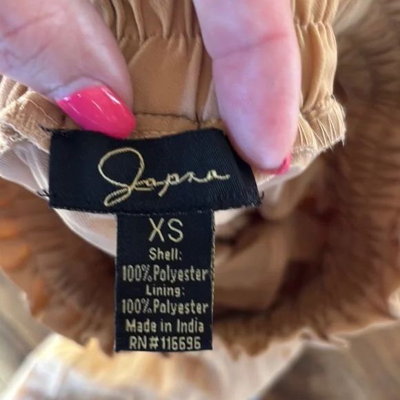 NWOT Pleated Tan Pants size XS - Picture 7 of 7